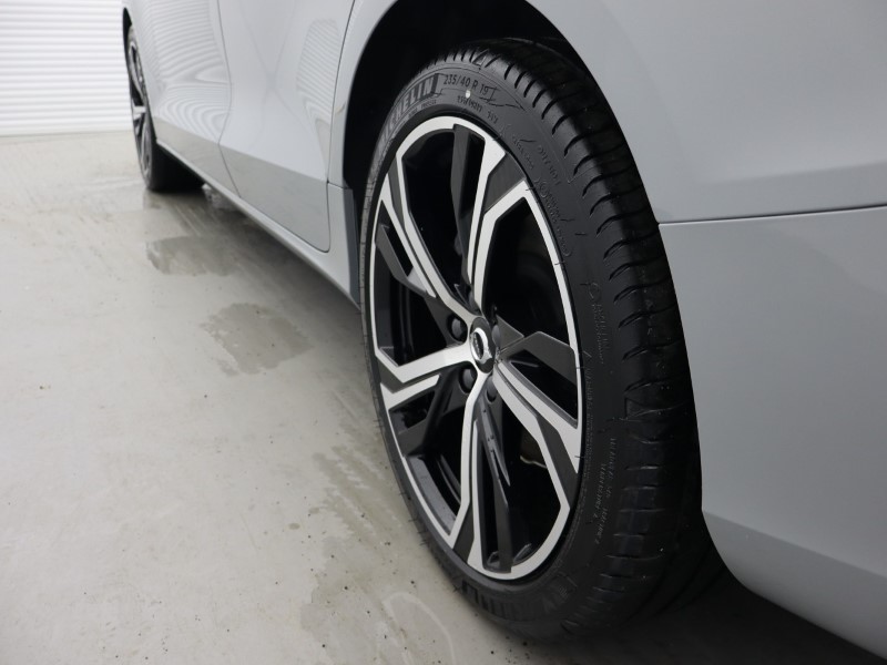 2025 (75) VOLVO V60 2.0 B4P Plus Dark 5dr Auto [7 speed] 4851313