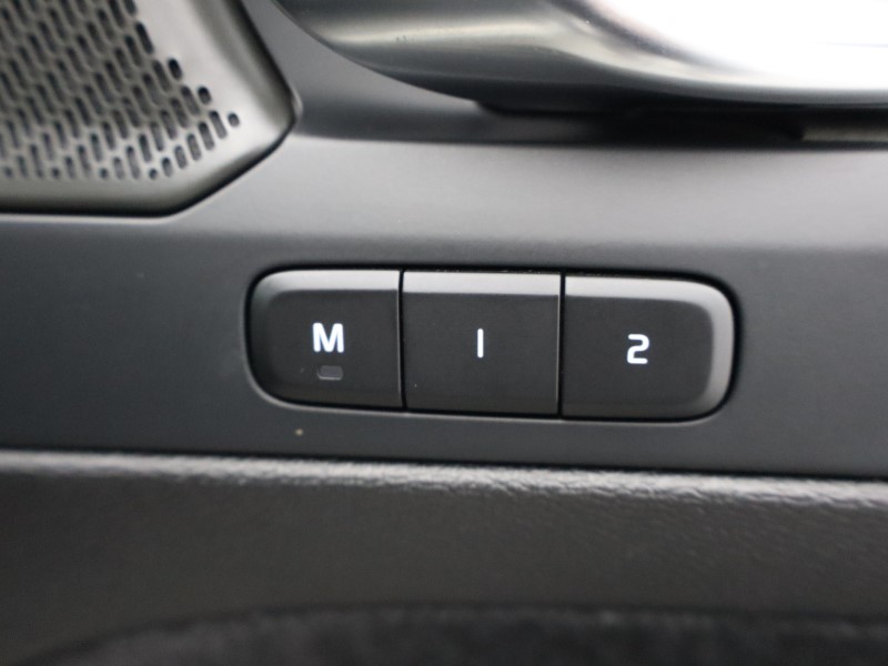 2025 (25) VOLVO XC40 2.0 B4P Ultra Dark 5dr Auto  *VAT QUALIFYING* 4882583