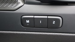 2025 (25) VOLVO XC40 2.0 B4P Ultra Dark 5dr Auto *VAT QUALIFYING* 4882583