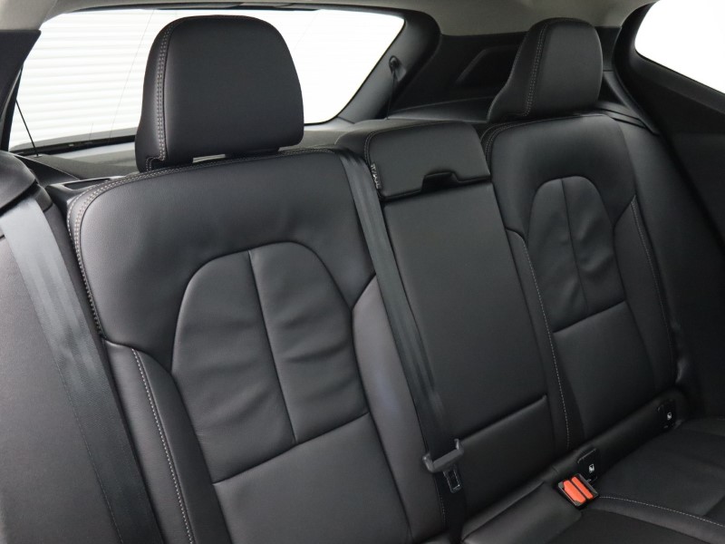 2025 (25) VOLVO XC40 2.0 B4P Ultra Dark 5dr Auto  *VAT QUALIFYING* 4882575