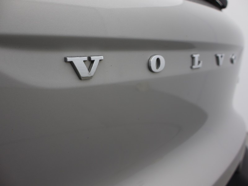 2025 (25) VOLVO XC40 2.0 B4P Ultra Dark 5dr Auto  *VAT QUALIFYING* 4882558