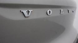 2025 (25) VOLVO XC40 2.0 B4P Ultra Dark 5dr Auto *VAT QUALIFYING* 4882558