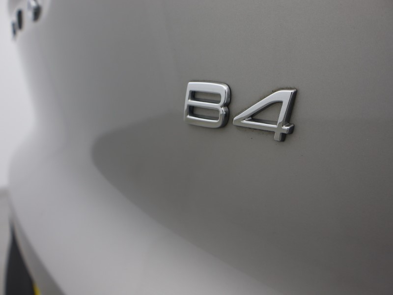 2025 (25) VOLVO XC40 2.0 B4P Ultra Dark 5dr Auto  *VAT QUALIFYING* 4882559