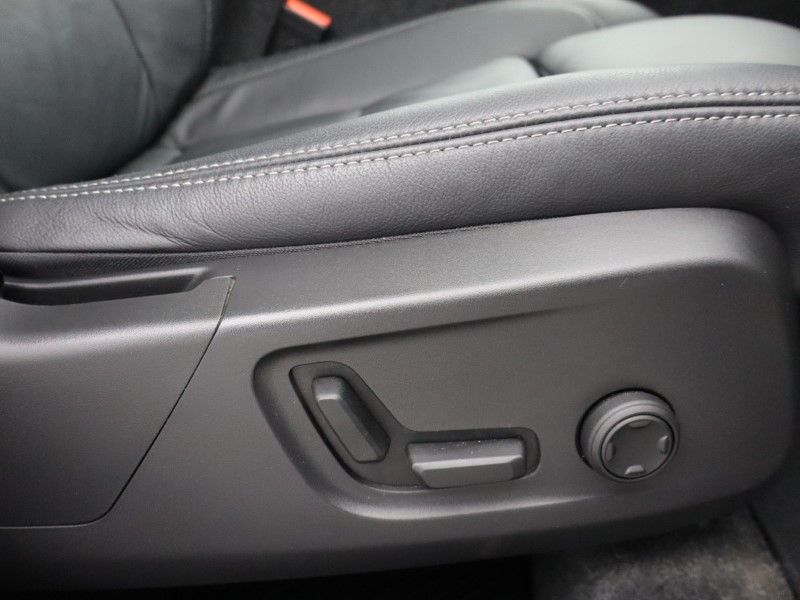 2025 (25) VOLVO XC40 2.0 B4P Ultra Dark 5dr Auto  *VAT QUALIFYING* 4882586