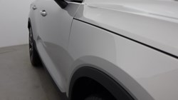 2025 (25) VOLVO XC40 2.0 B4P Ultra Dark 5dr Auto *VAT QUALIFYING* 4882556
