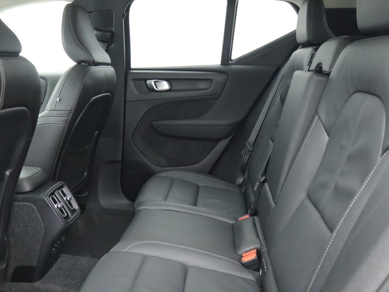 2025 (25) VOLVO XC40 2.0 B4P Ultra Dark 5dr Auto  *VAT QUALIFYING* 4882569