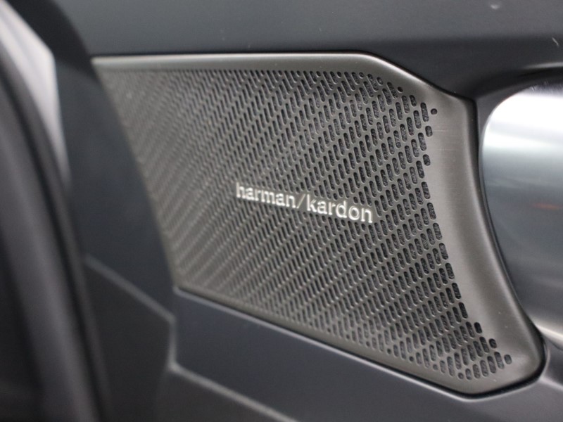 2025 (25) VOLVO XC40 2.0 B4P Ultra Dark 5dr Auto  *VAT QUALIFYING* 4882580