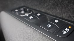 2025 (25) VOLVO XC40 2.0 B4P Ultra Dark 5dr Auto *VAT QUALIFYING* 4882581