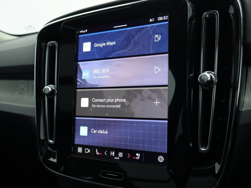 2025 (25) VOLVO XC40 2.0 B4P Ultra Dark 5dr Auto  *VAT QUALIFYING* 4882595