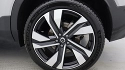 2025 (25) VOLVO XC40 2.0 B4P Ultra Dark 5dr Auto *VAT QUALIFYING* 4882565
