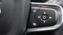 2025 (25) VOLVO XC40 2.0 B4P Ultra Dark 5dr Auto *VAT QUALIFYING* 4882593