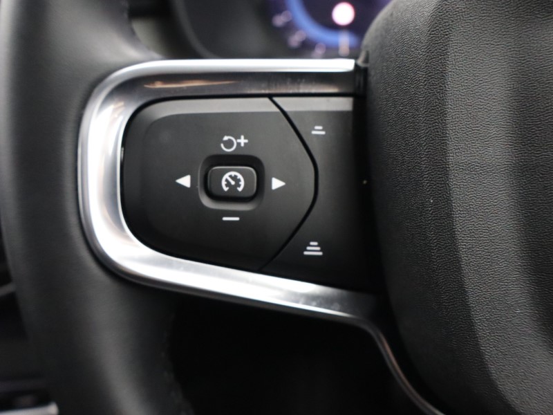 2025 (25) VOLVO XC40 2.0 B4P Ultra Dark 5dr Auto  *VAT QUALIFYING* 4882592