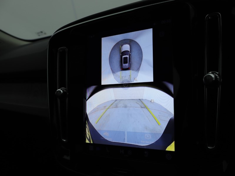 2025 (25) VOLVO XC40 2.0 B4P Ultra Dark 5dr Auto  *VAT QUALIFYING* 4882597