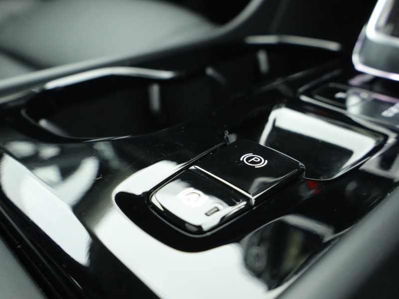 2025 (25) VOLVO XC40 2.0 B4P Ultra Dark 5dr Auto  *VAT QUALIFYING* 4882603