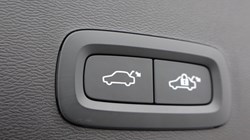 2025 (25) VOLVO XC40 2.0 B4P Ultra Dark 5dr Auto *VAT QUALIFYING* 4882561