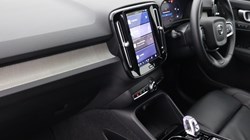 2025 (25) VOLVO XC40 2.0 B4P Ultra Dark 5dr Auto *VAT QUALIFYING* 4882591