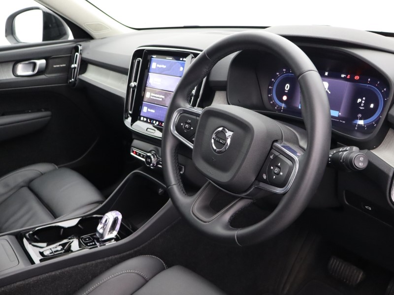 2025 (25) VOLVO XC40 2.0 B4P Ultra Dark 5dr Auto  *VAT QUALIFYING* 4882585