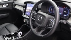 2025 (25) VOLVO XC40 2.0 B4P Ultra Dark 5dr Auto *VAT QUALIFYING* 4882585