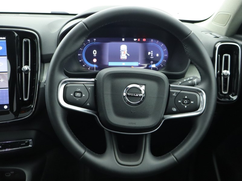 2025 (25) VOLVO XC40 2.0 B4P Ultra Dark 5dr Auto  *VAT QUALIFYING* 4882578