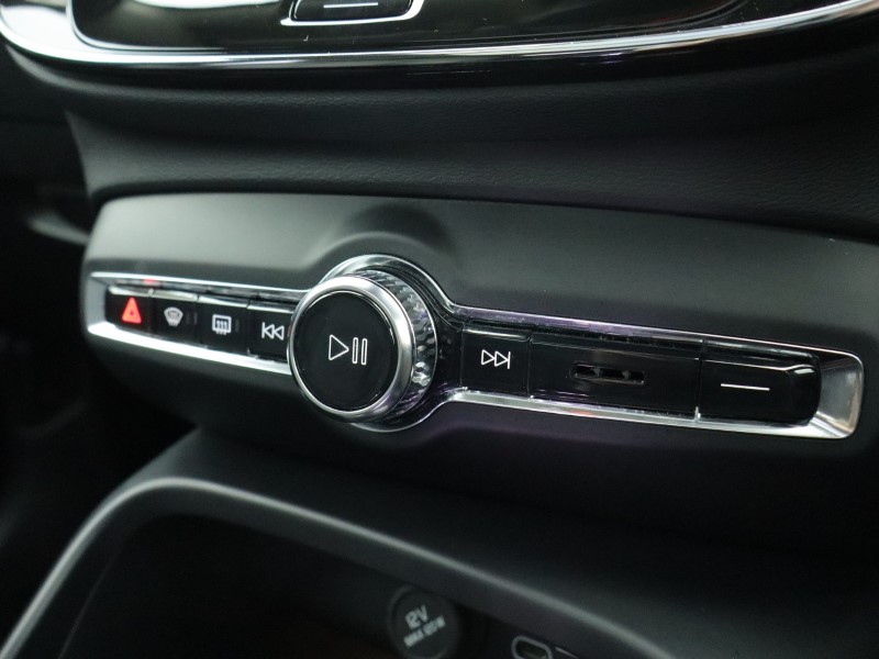 2025 (25) VOLVO XC40 2.0 B4P Ultra Dark 5dr Auto  *VAT QUALIFYING* 4882601