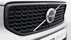 2025 (25) VOLVO XC40 2.0 B4P Ultra Dark 5dr Auto *VAT QUALIFYING* 4882552