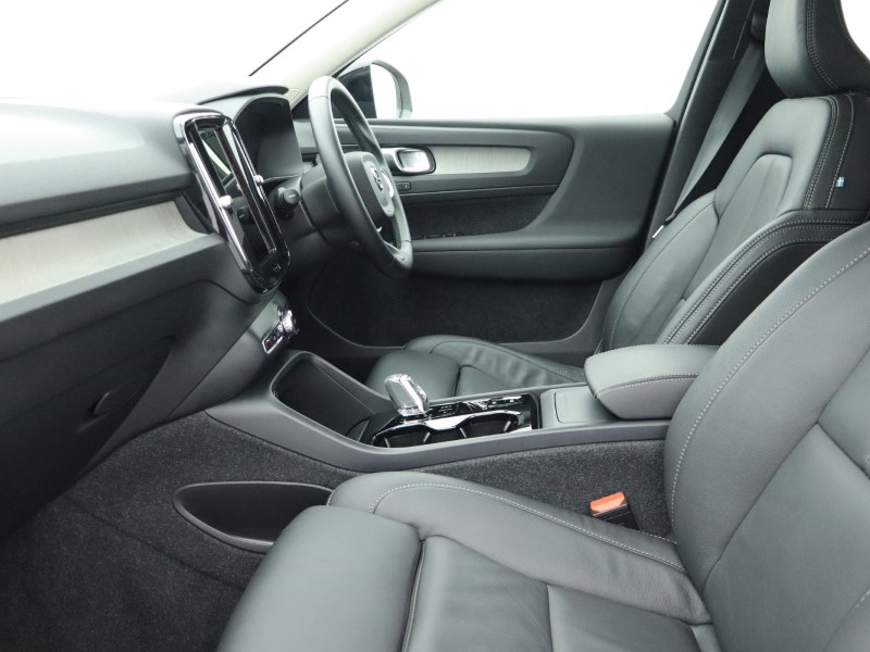 2025 (25) VOLVO XC40 2.0 B4P Ultra Dark 5dr Auto  *VAT QUALIFYING* 4882568