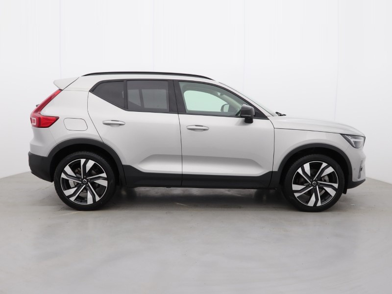 2025 (25) VOLVO XC40 2.0 B4P Ultra Dark 5dr Auto  *VAT QUALIFYING* 4882548