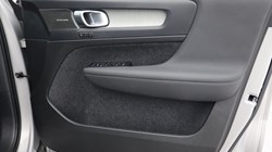 2025 (25) VOLVO XC40 2.0 B4P Ultra Dark 5dr Auto *VAT QUALIFYING* 4882579