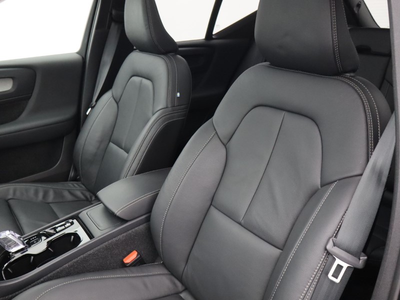 2025 (25) VOLVO XC40 2.0 B4P Ultra Dark 5dr Auto  *VAT QUALIFYING* 4882589