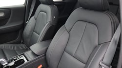 2025 (25) VOLVO XC40 2.0 B4P Ultra Dark 5dr Auto *VAT QUALIFYING* 4882589