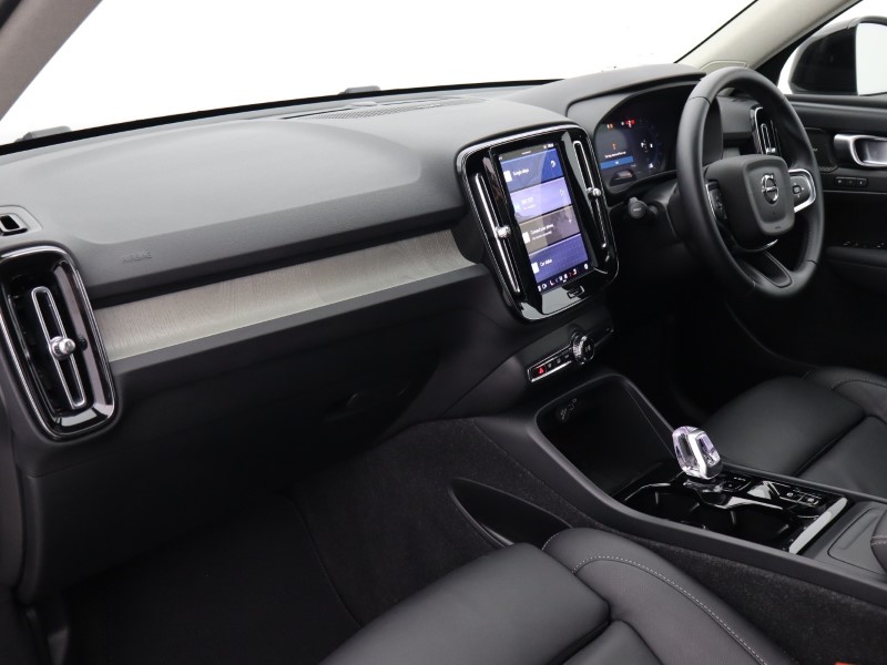 2025 (25) VOLVO XC40 2.0 B4P Ultra Dark 5dr Auto  *VAT QUALIFYING* 4882590