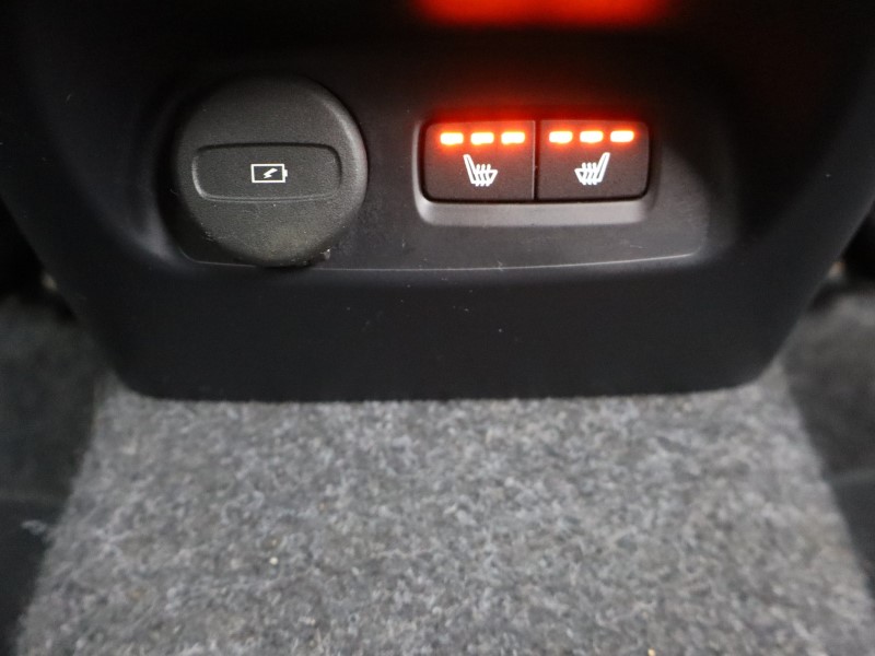 2025 (25) VOLVO XC40 2.0 B4P Ultra Dark 5dr Auto  *VAT QUALIFYING* 4882576