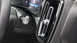 2025 (25) VOLVO XC40 2.0 B4P Ultra Dark 5dr Auto *VAT QUALIFYING* 4882584