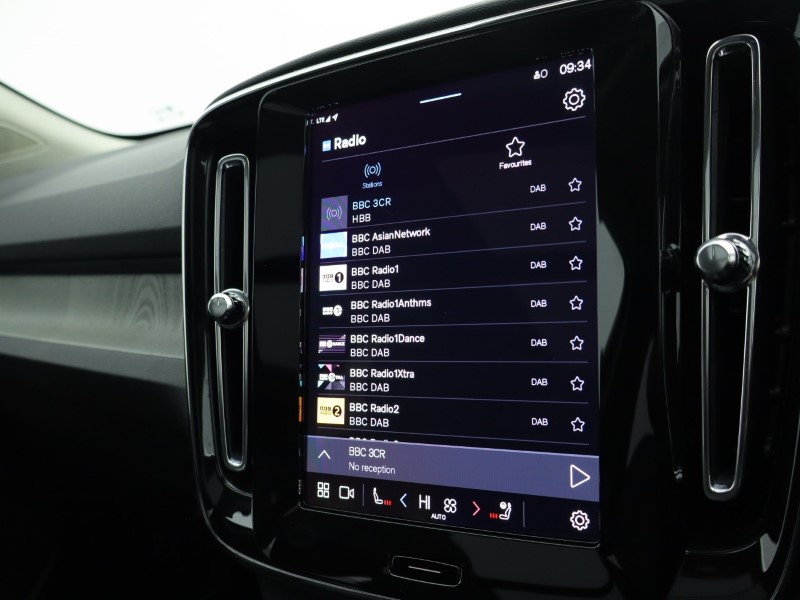 2025 (25) VOLVO XC40 2.0 B4P Ultra Dark 5dr Auto  *VAT QUALIFYING* 4882599