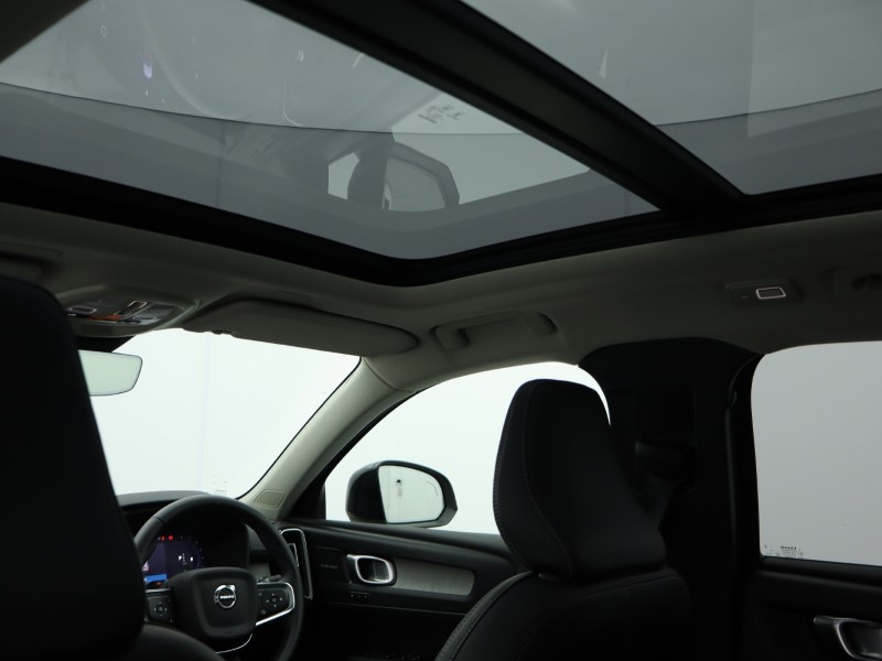 2025 (25) VOLVO XC40 2.0 B4P Ultra Dark 5dr Auto  *VAT QUALIFYING* 4882571