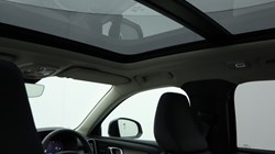 2025 (25) VOLVO XC40 2.0 B4P Ultra Dark 5dr Auto *VAT QUALIFYING* 4882571