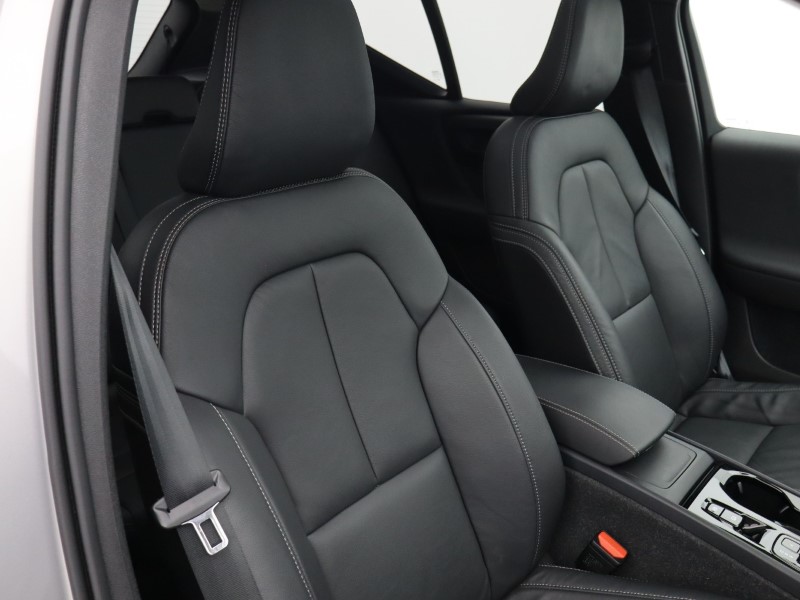 2025 (25) VOLVO XC40 2.0 B4P Ultra Dark 5dr Auto  *VAT QUALIFYING* 4882588