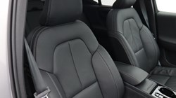 2025 (25) VOLVO XC40 2.0 B4P Ultra Dark 5dr Auto *VAT QUALIFYING* 4882588