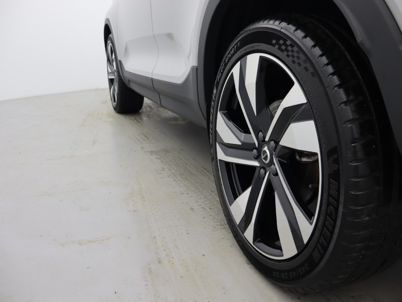 2025 (25) VOLVO XC40 2.0 B4P Ultra Dark 5dr Auto  *VAT QUALIFYING* 4882566