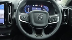 2025 (25) VOLVO XC40 2.0 B4P Ultra Dark 5dr Auto *VAT QUALIFYING* 4878912