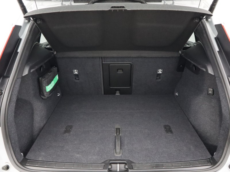 2025 (25) VOLVO XC40 2.0 B4P Ultra Dark 5dr Auto  *VAT QUALIFYING* 4878883