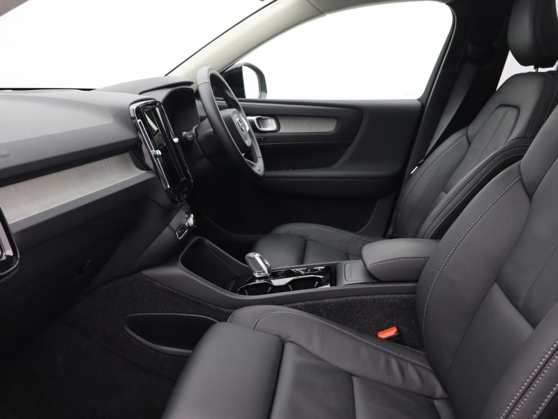 2025 (25) VOLVO XC40 2.0 B4P Ultra Dark 5dr Auto  *VAT QUALIFYING* 4878888