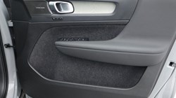 2025 (25) VOLVO XC40 2.0 B4P Ultra Dark 5dr Auto *VAT QUALIFYING* 4878893