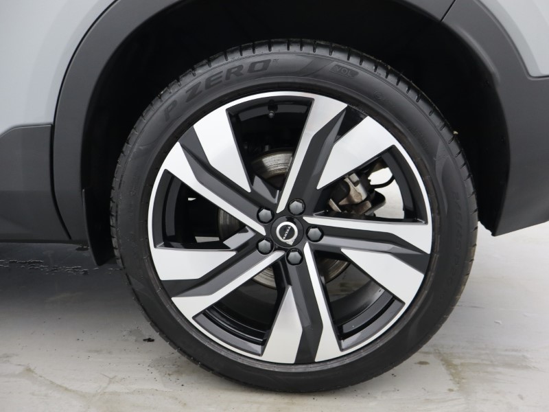 2025 (25) VOLVO XC40 2.0 B4P Ultra Dark 5dr Auto  *VAT QUALIFYING* 4878886