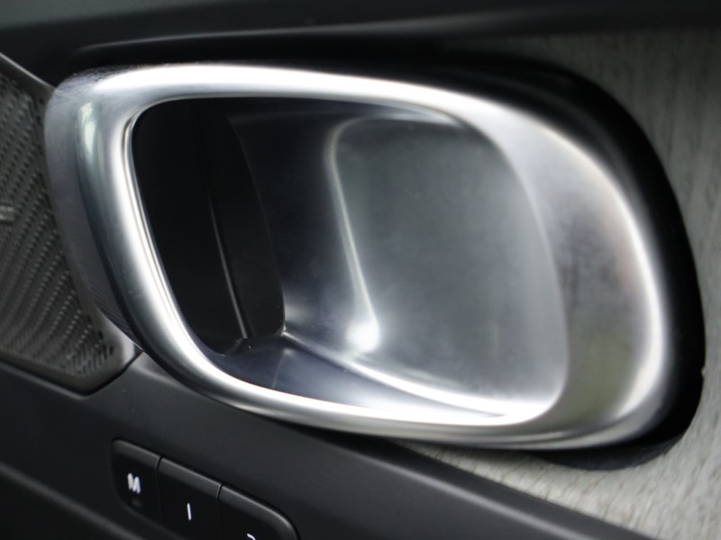 2025 (25) VOLVO XC40 2.0 B4P Ultra Dark 5dr Auto  *VAT QUALIFYING* 4878896