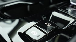 2025 (25) VOLVO XC40 2.0 B4P Ultra Dark 5dr Auto *VAT QUALIFYING* 4878922