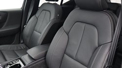 2025 (25) VOLVO XC40 2.0 B4P Ultra Dark 5dr Auto *VAT QUALIFYING* 4878902