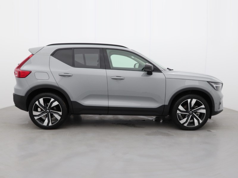 2025 (25) VOLVO XC40 2.0 B4P Ultra Dark 5dr Auto  *VAT QUALIFYING* 4878869