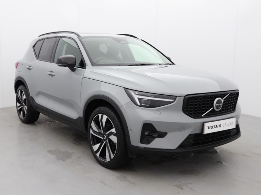 2025 (25) VOLVO XC40 2.0 B4P Ultra Dark 5dr Auto *VAT QUALIFYING*