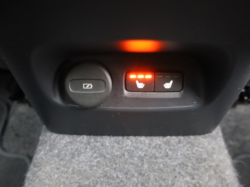 2025 (25) VOLVO XC40 2.0 B4P Ultra Dark 5dr Auto  *VAT QUALIFYING* 4878910